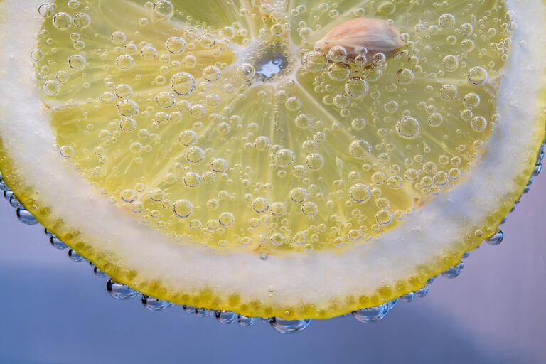 生理前にビタミンCを摂取することで得られる効果は？