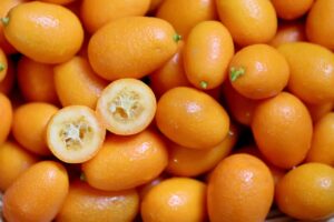 生理中のむくみを解消する食べ物は何ですか？