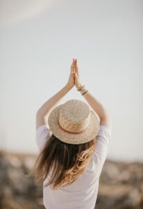生理後の体力回復に効果的なヨガのポーズは？