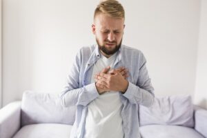 生理前に肌荒れがひどい原因とは何ですか？