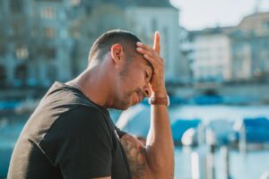 社会人が抱えるニキビの原因はストレスなのか？